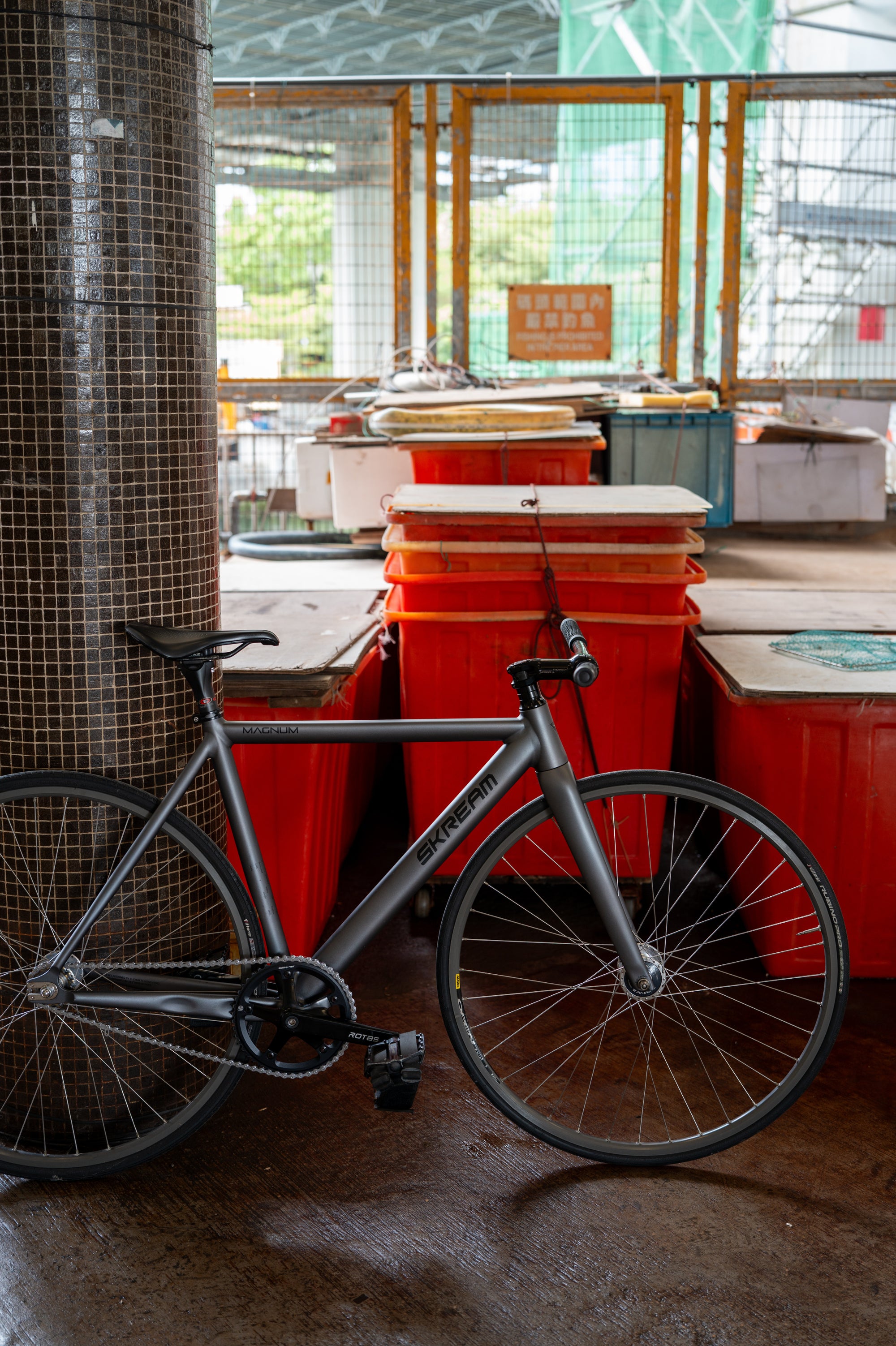 Skreambikes Magnum fixed gear frameset in Shade grey/black color