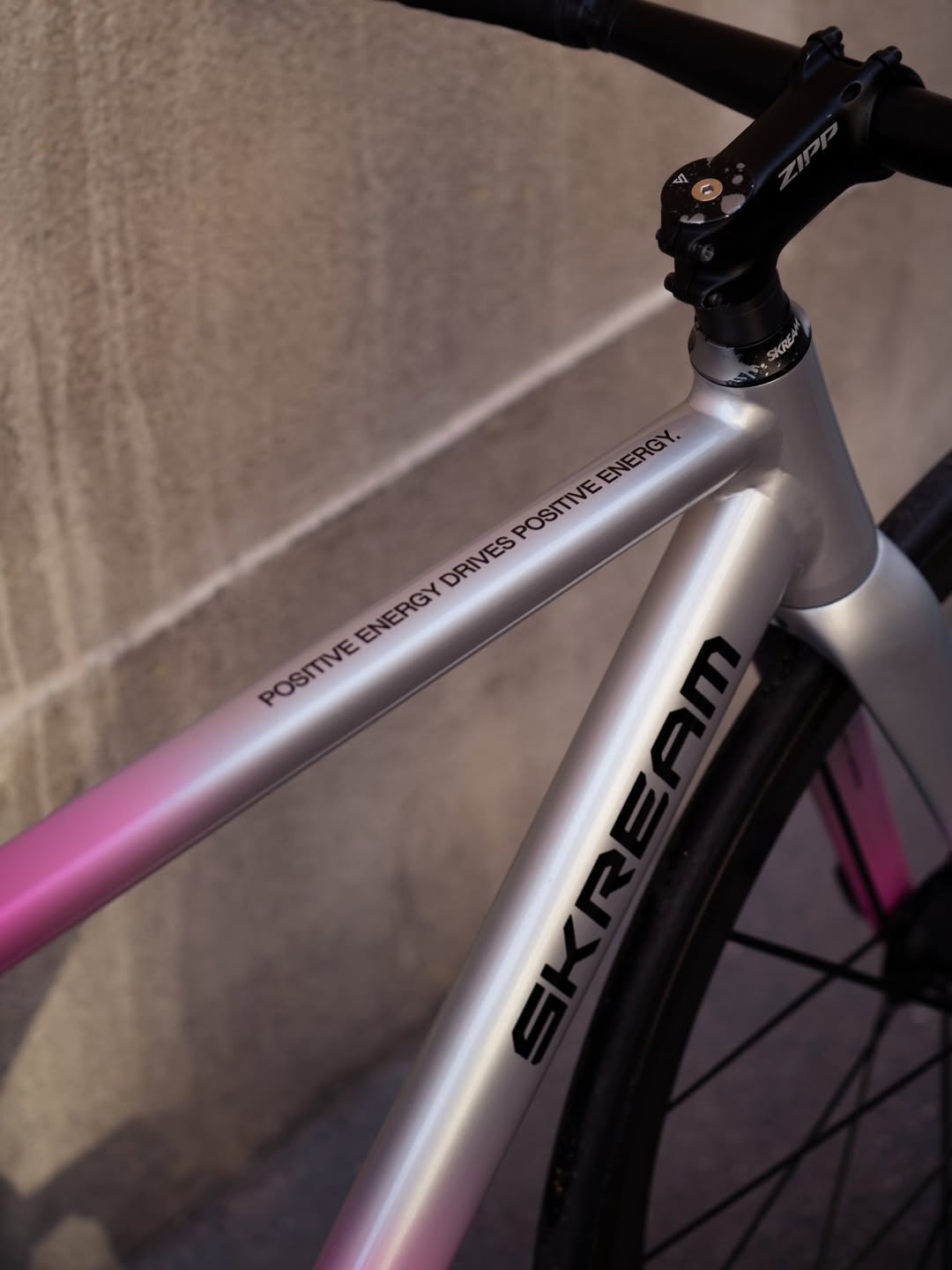 Skreambikes Magnum Supraw Special Edition fixed gear frameset in Pink Grey colour